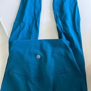 Blue Green size 2 | in excellent condition! Size 2, CA 35801, RN 106259.